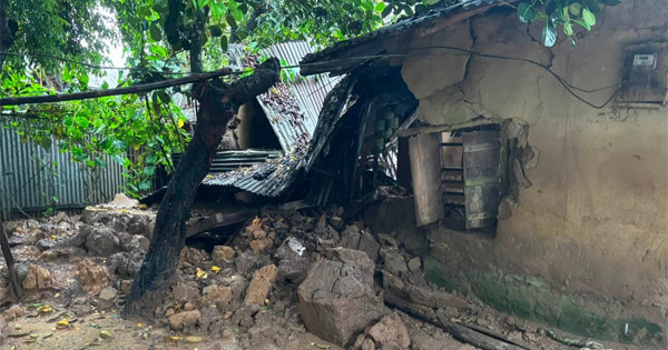দৈনিক পূর্বকোণ - চট্টগ্রামের দৈনিক ভারী বর্ষণে তলিয়ে গেছে লোহাগাড়ার বিভিন্ন ইউনিয়ন, বিদ্যুৎবিহীন উপজেলাবাসী