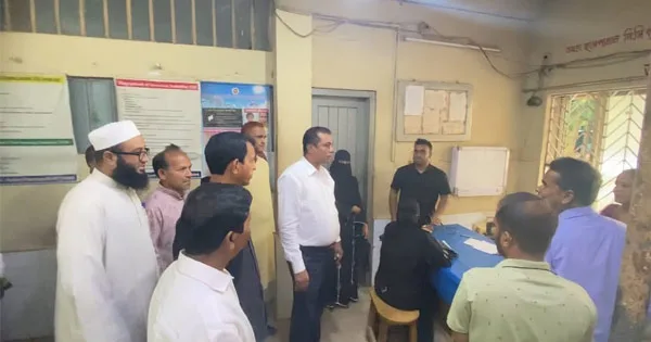 পটিয়া ভূমি অফিস ও হাসপাতাল পরিদর্শনে এমপি এনাম, দালালমুক্ত সেবা নিশ্চিতের নির্দেশ