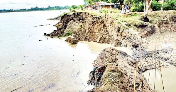 দৈনিক পূর্বকোণ - চট্টগ্রামের দৈনিক পানির টানে ভাঙছে জনপদ-বাড়িঘর
