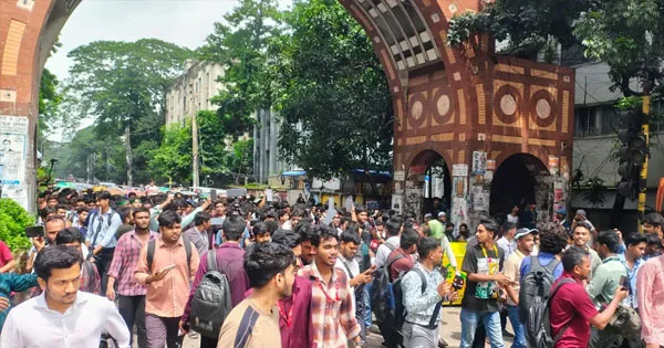 দৈনিক পূর্বকোণ - চট্টগ্রামের দৈনিক আন্দোলনের মধ্যে চট্টগ্রাম বোর্ড ছাড়া ১০ বোর্ডে চলছে পরীক্ষা, বিকেলে লংমার্চ