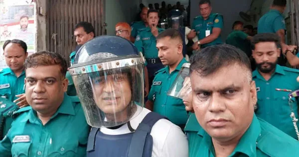 দৈনিক পূর্বকোণ - চট্টগ্রামের দৈনিক হত্যাচেষ্টা মামলায় ব্যারিস্টার সুমনের জামিন