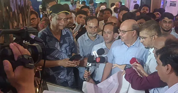 দৈনিক পূর্বকোণ - চট্টগ্রামের দৈনিক আবাসিক ভবনে হাসপাতাল ল্যানসেটের, পার্কিংয়ে ফার্মেসি-দোকান