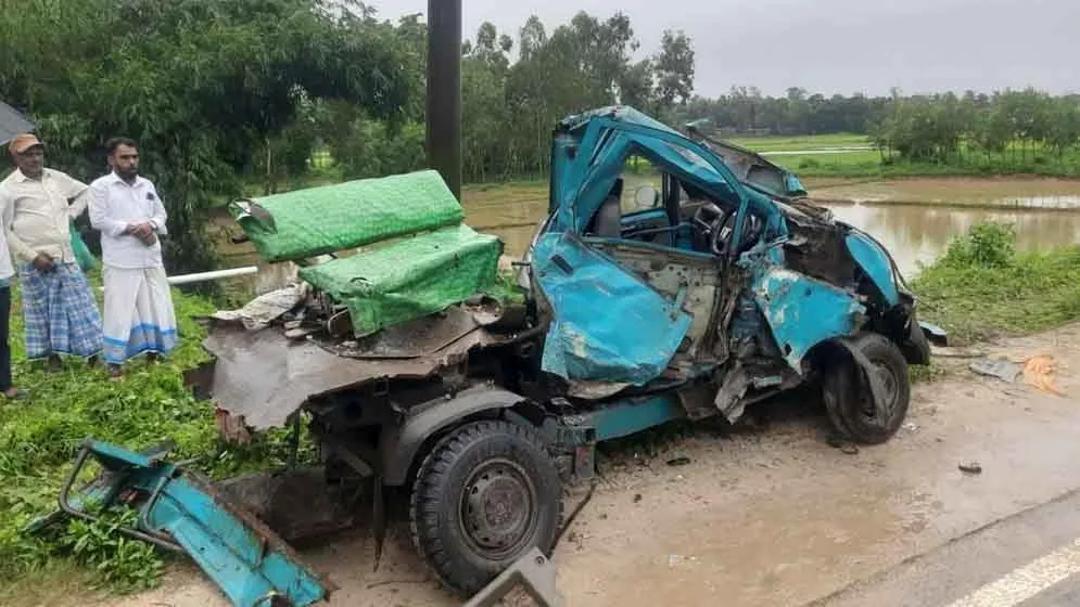 দৈনিক পূর্বকোণ - চট্টগ্রামের দৈনিক চকরিয়ায় বাস-লেগুনার মুখোমুখি সংঘর্ষে নিহত ৪, আহত ৫