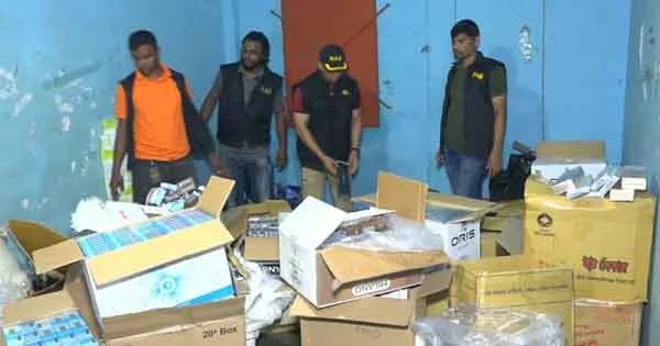 দৈনিক পূর্বকোণ - চট্টগ্রামের দৈনিক চট্টগ্রামে দেড় কোটি টাকার বিদেশি সিগারেট জব্দ