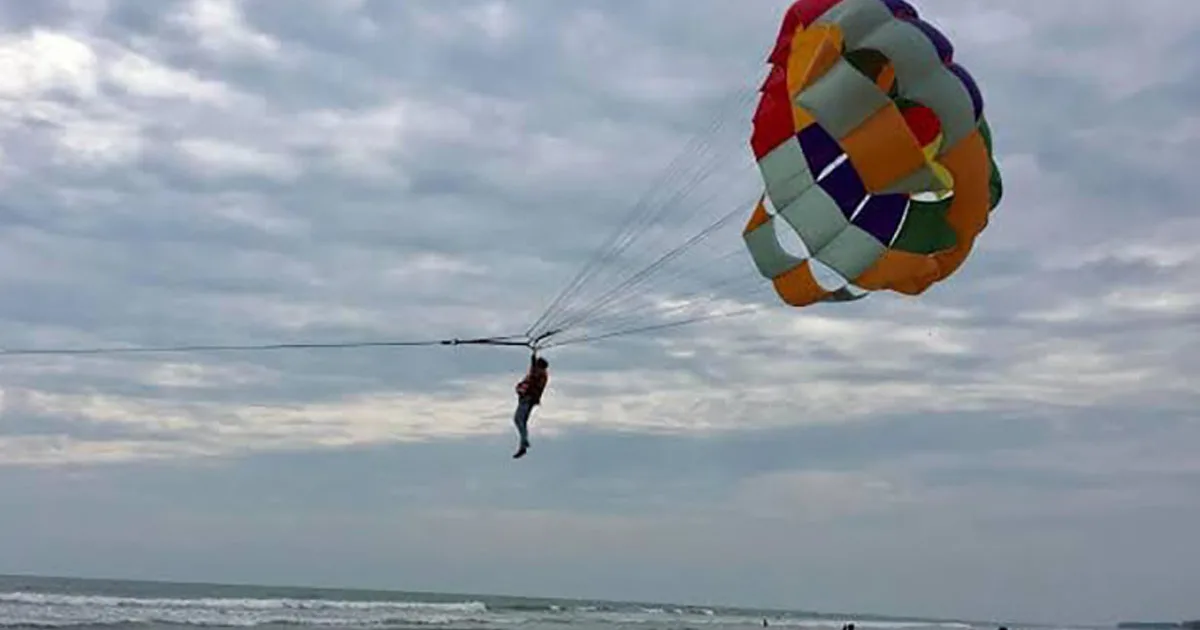 দৈনিক পূর্বকোণ - চট্টগ্রামের দৈনিক কক্সবাজারে ঝুঁকিপূর্ণ প্যারাসেলিং বন্ধে সরকারকে লিগ্যাল নোটিশ