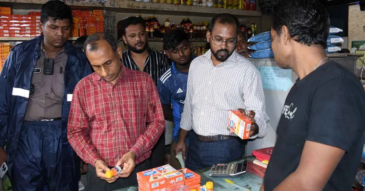 দৈনিক পূর্বকোণ - চট্টগ্রামের দৈনিক মেয়াদোত্তীর্ণ ওষুধ বিক্রি-নেই মূল্য তালিকা, ৪ প্রতিষ্ঠানকে জরিমানা