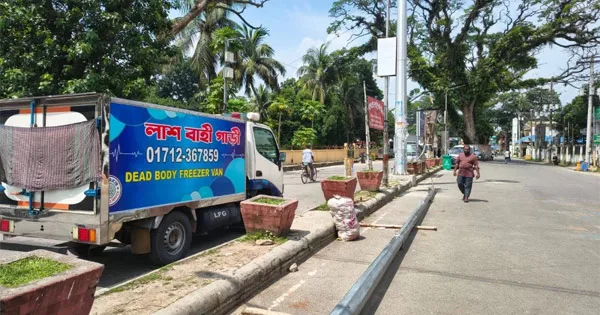 দৈনিক পূর্বকোণ - চট্টগ্রামের দৈনিক দেশে এলো ৬ বাংলাদেশির মরদেহ, একজনকে ভারতেই সৎকার