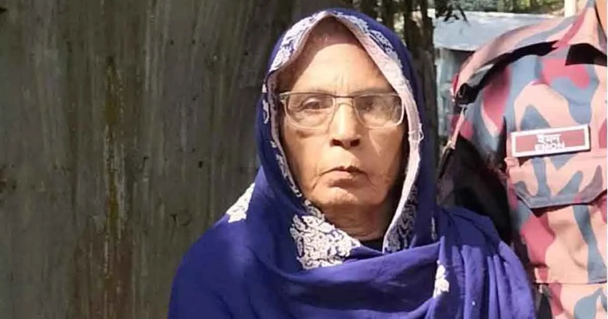দৈনিক পূর্বকোণ - চট্টগ্রামের দৈনিক লামায় ভীমরুলের কামড়ে বৃদ্ধার মৃত্যু