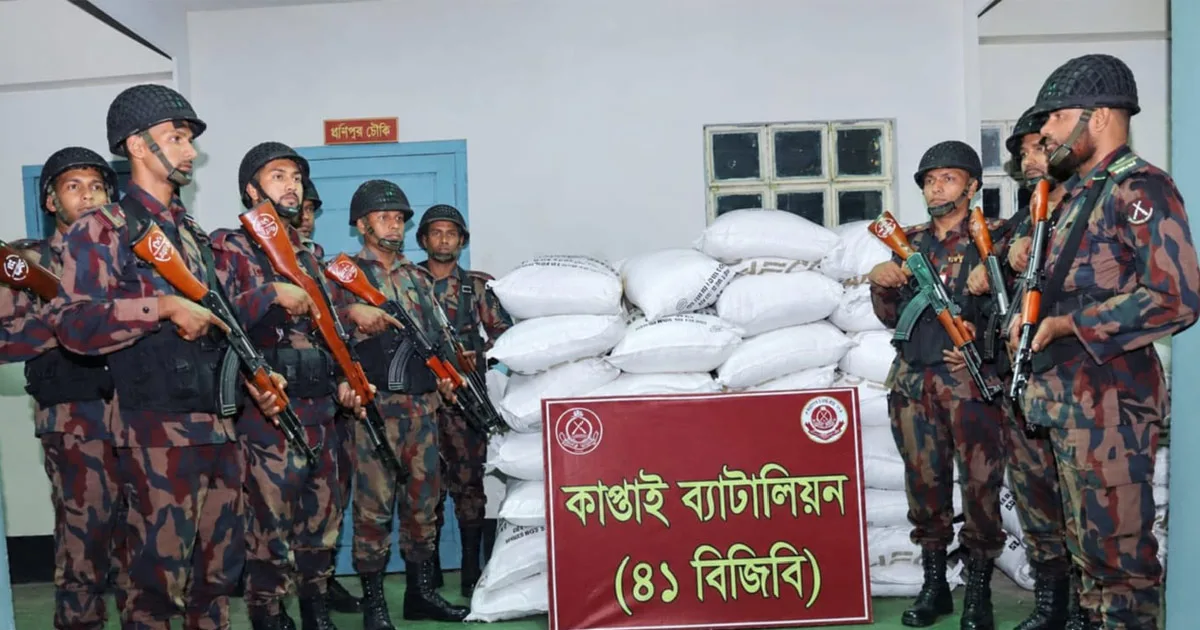 দৈনিক পূর্বকোণ - চট্টগ্রামের দৈনিক কাপ্তাইয়ে ৩৬ বস্তা অবৈধ ইউরিয়া সারসহ ট্রাক আটক
