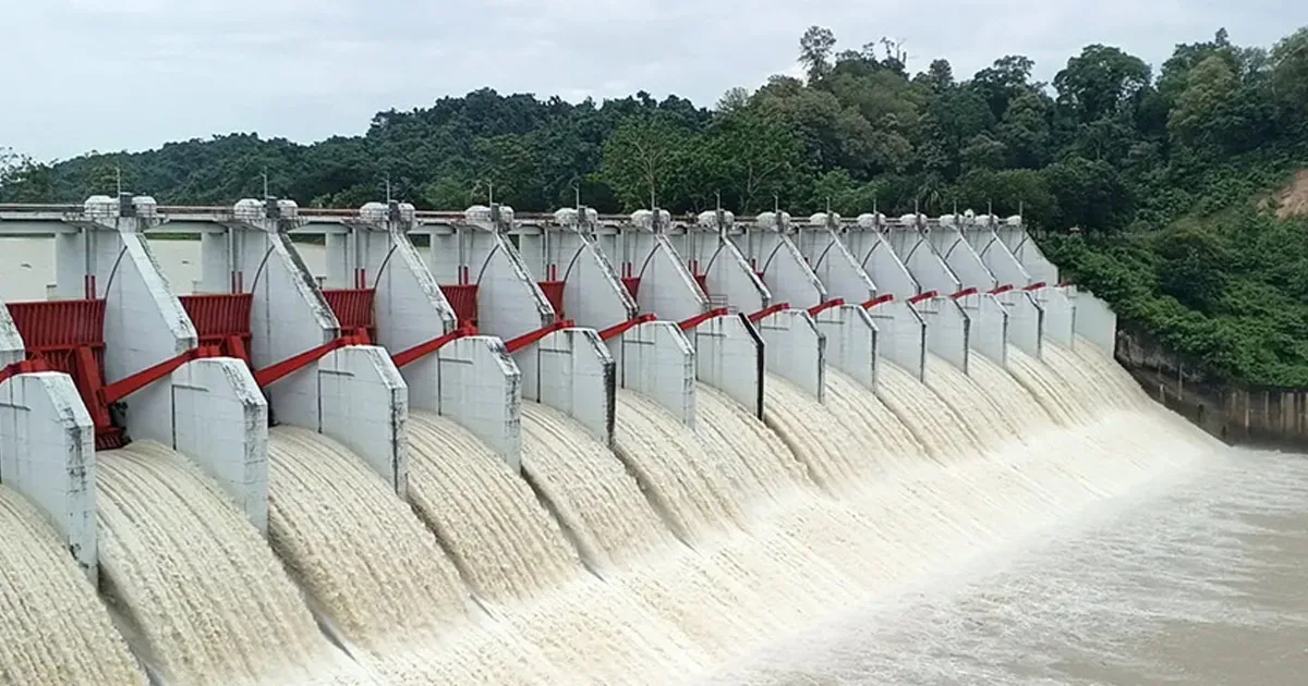 দৈনিক পূর্বকোণ - চট্টগ্রামের দৈনিক কাপ্তাই হ্রদের পানি বিপৎসীমার কাছাকাছি, রাতে খুলছে ১৬ জলকপাট