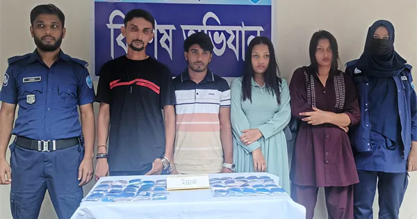 লোহাগাড়ায় ইয়াবা পাচারকালে নারীসহ চারজন আটক