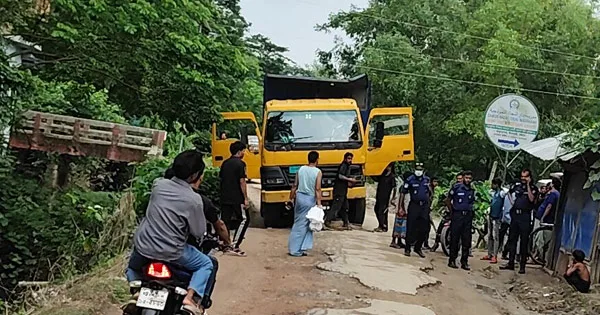 সংস্কারাধীন সড়ক ও কালভার্টের ক্ষতি করায় ডাম্প ট্রাক মালিককে জরিমানা