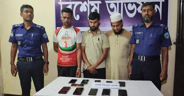 দৈনিক পূর্বকোণ - চট্টগ্রামের দৈনিক মিরসরাইয়ে চুরি হওয়া ২৭ ফোন উদ্ধার, গ্রেপ্তার ৪