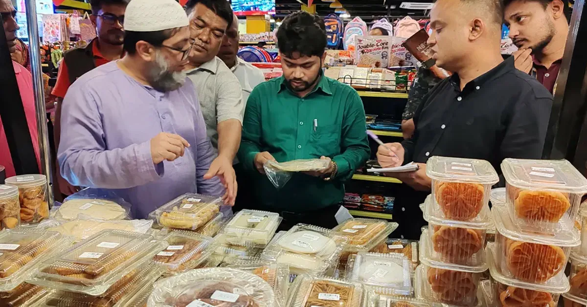 দৈনিক পূর্বকোণ - চট্টগ্রামের দৈনিক চট্টগ্রামে ফ্লেভারস-মেরিডিয়ান-উৎসবসহ ৪ প্রতিষ্ঠান গুনল ৪০ লাখ টাকা