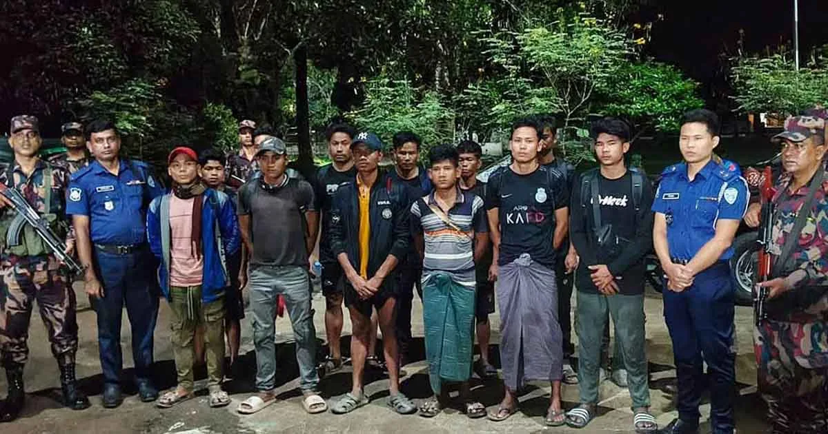 দৈনিক পূর্বকোণ - চট্টগ্রামের দৈনিক আলীকদম সীমান্তে ১৪ মিয়ানমারের নাগরিকের আত্মসমর্পণ