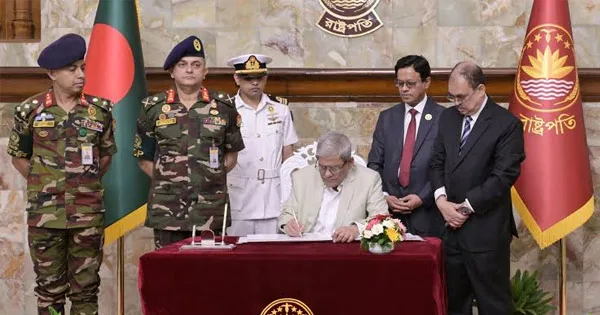 দৈনিক পূর্বকোণ - চট্টগ্রামের দৈনিক বঙ্গভবনে নতুন রাষ্ট্রপতির দাপ্তরিক কার্যক্রম শুরু