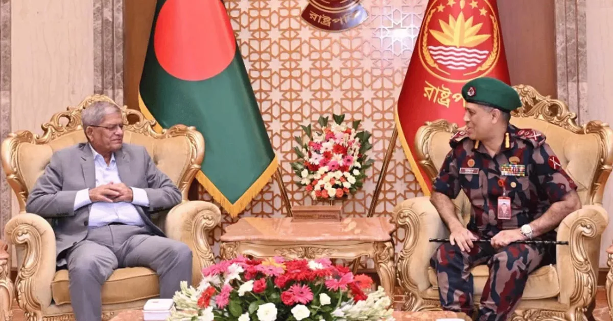 দৈনিক পূর্বকোণ - চট্টগ্রামের দৈনিক চোরাচালান-পুশইন বন্ধে বিজিবিকে কঠোর পদক্ষেপের আহ্বান রাষ্ট্রপতির
