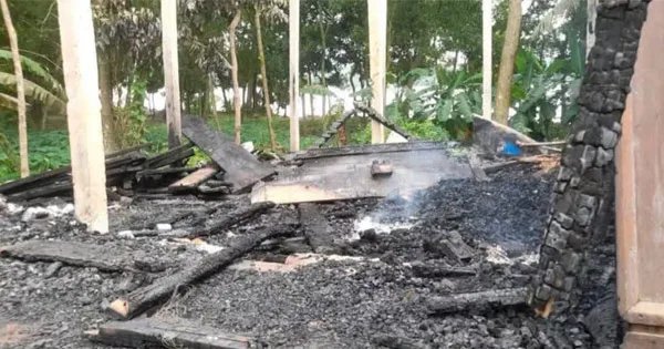 রাঙ্গুনিয়ায় গভীর রাতে দুই দোকান আগুনে ভস্মীভূত