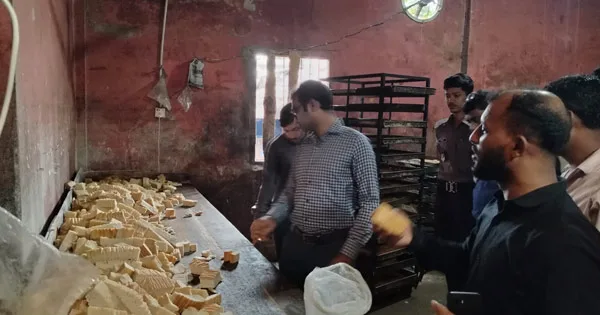 দৈনিক পূর্বকোণ - চট্টগ্রামের দৈনিক রাউজানে তিন হোটেল ও এক বেকারিকে জরিমানা