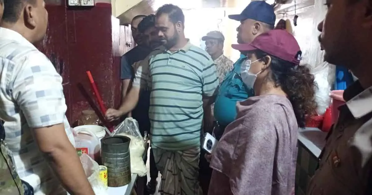দৈনিক পূর্বকোণ - চট্টগ্রামের দৈনিক চসিকের ভেজালবিরোধী অভিযানে তিন প্রতিষ্ঠানকে ৪০ হাজার টাকা জরিমানা
