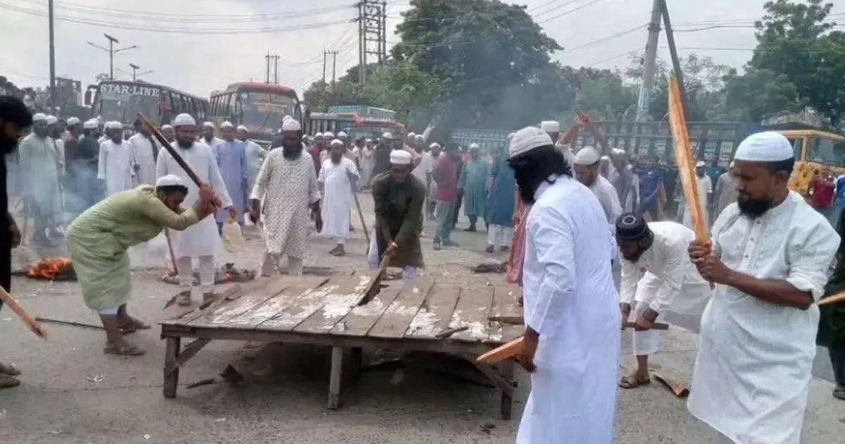 দৈনিক পূর্বকোণ - চট্টগ্রামের দৈনিক ইসলামী আন্দোলনের নেতা খুন: ঢাকা-চট্টগ্রাম মহাসড়ক অবরোধ