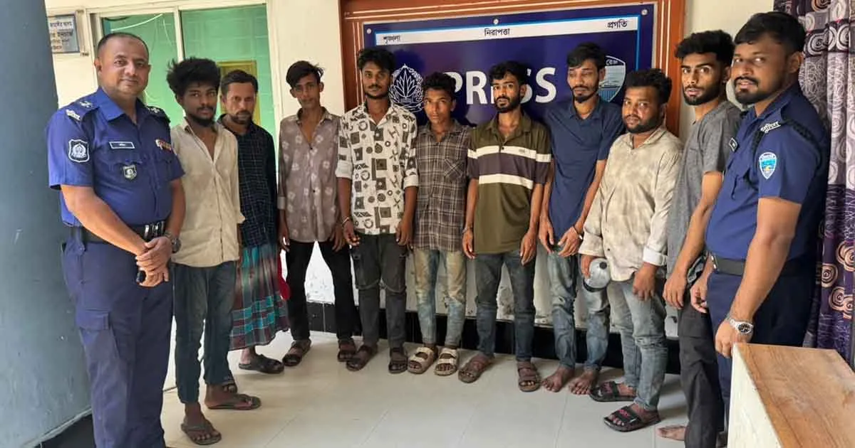 দৈনিক পূর্বকোণ - চট্টগ্রামের দৈনিক সাতকানিয়ায় ইয়াবা-গাঁজা-চোলাই মদসহ গ্রেপ্তার ৯