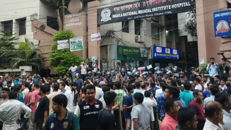 দৈনিক পূর্বকোণ - চট্টগ্রামের দৈনিক জবি ক্যাম্পাসের শিবির-ছাত্রদল সংঘর্ষ গড়ালো হাসপাতালে