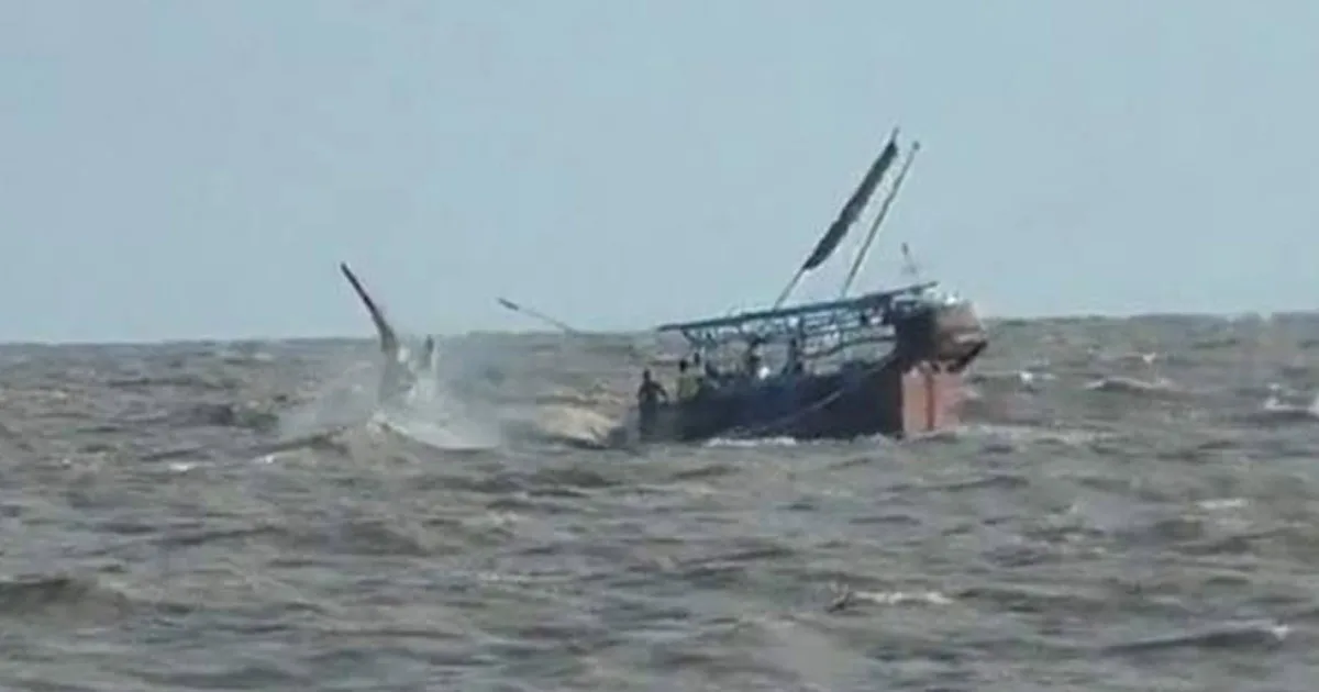 দৈনিক পূর্বকোণ - চট্টগ্রামের দৈনিক বঙ্গোপসাগরে ট্রলারডুবি: ৮ জেলে উদ্ধার, নিখোঁজ ৫