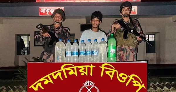দৈনিক পূর্বকোণ - চট্টগ্রামের দৈনিক টেকনাফে চোলাই মদসহ পাচারকারী আটক