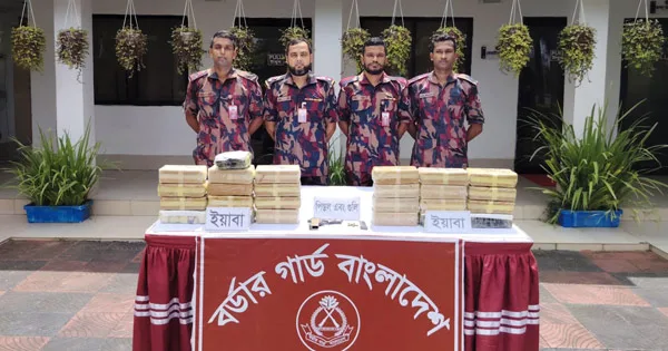 দৈনিক পূর্বকোণ - চট্টগ্রামের দৈনিক ঘুমধুম সীমান্তে ২ লাখ ৪৬ হাজার ইয়াবাসহ অস্ত্র উদ্ধার