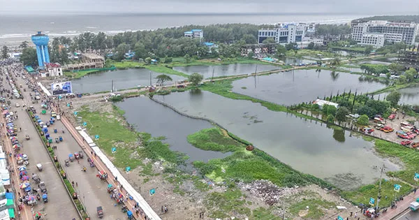 দৈনিক পূর্বকোণ - চট্টগ্রামের দৈনিক কক্সবাজারে নেতার নামে দখল করা ৫০০ কোটি টাকার সরকারি জমি উদ্ধার