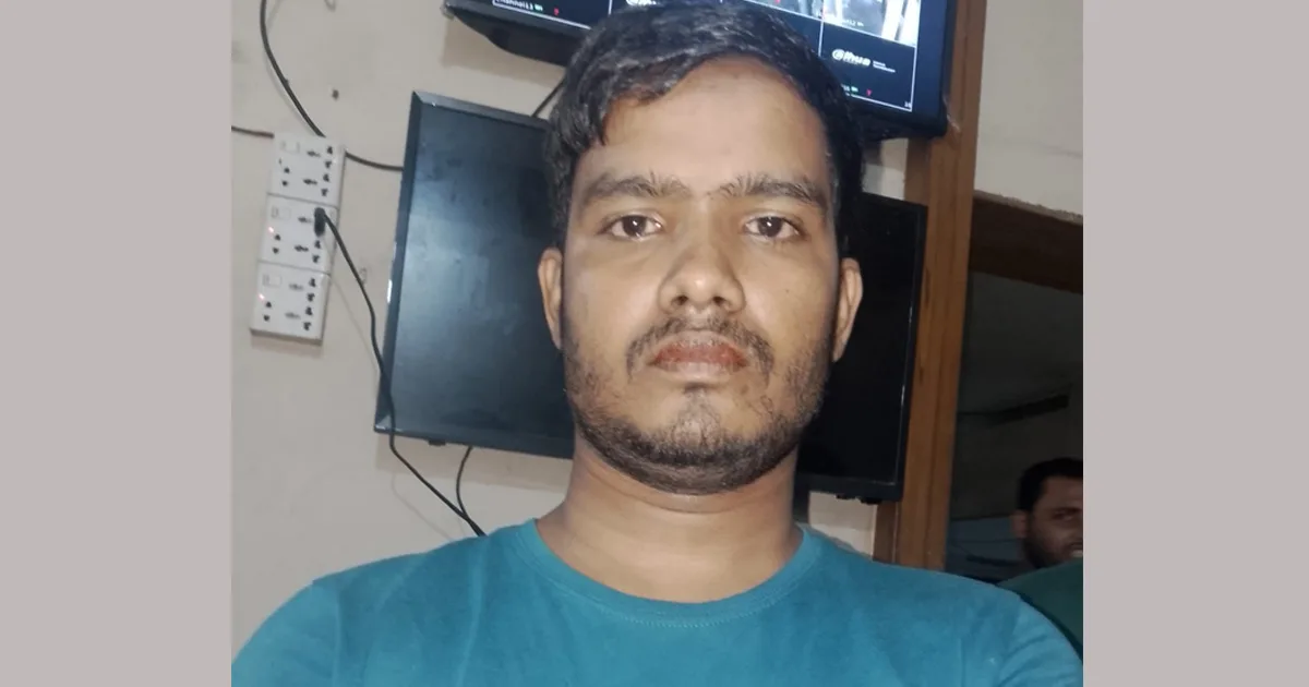 দৈনিক পূর্বকোণ - চট্টগ্রামের দৈনিক প্যান্টের পকেটে ইয়াবা রেখে ধরা বোয়ালখালীর মাদক ব্যবসায়ী