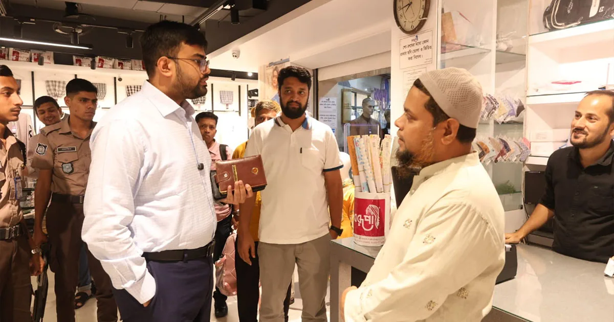 দৈনিক পূর্বকোণ - চট্টগ্রামের দৈনিক রাত ৮টার মধ্যে দোকানপাট ও মার্কেট বন্ধে জেলা প্রশাসনের অভিযান