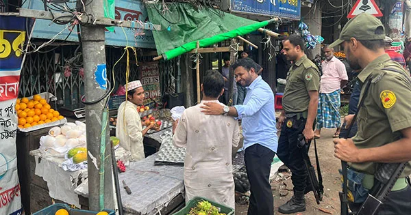 দৈনিক পূর্বকোণ - চট্টগ্রামের দৈনিক হাটহাজারীতে রাস্তা, ফুটপাত, নালা থেকে দোকান উচ্ছেদে অভিযান, জরিমানা