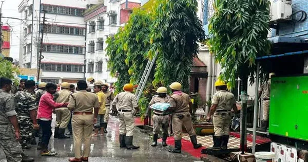 দৈনিক পূর্বকোণ - চট্টগ্রামের দৈনিক পশ্চিমবঙ্গে পাঁচতলা হোটেলে ভয়াবহ আগুন, নিহত ৬