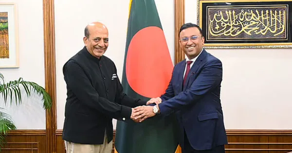 দৈনিক পূর্বকোণ - চট্টগ্রামের দৈনিক শেখ হাসিনা যেন রাজনৈতিক বক্তব্য দিতে না পারে: ভারতীয় হাইকমিশনারকে প্রধানমন্ত্রীর উপদেষ্টা