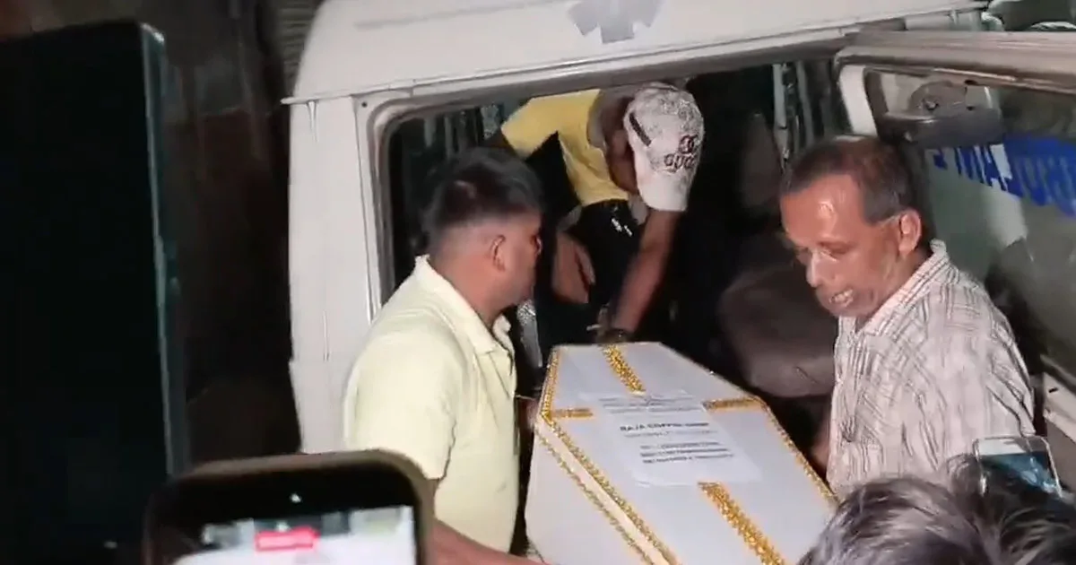দৈনিক পূর্বকোণ - চট্টগ্রামের দৈনিক কলকাতায় অগ্নিকাণ্ড: নিহত ৬ বাংলাদেশির লাশ ফিরছে আজ