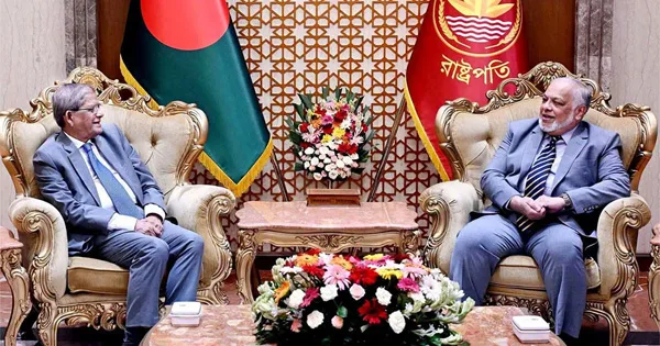 দৈনিক পূর্বকোণ - চট্টগ্রামের দৈনিক রাষ্ট্রপতিকে বিচার বিভাগের কার্যক্রম সম্পর্কে অবহিত করলেন প্রধান বিচারপতি