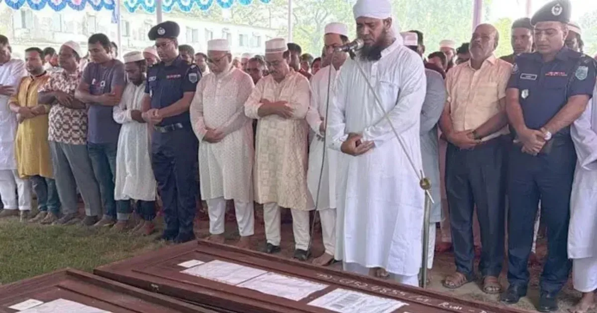 দৈনিক পূর্বকোণ - চট্টগ্রামের দৈনিক সৌদিতে আগুনে নিহত ৭ প্রবাসীর একসঙ্গে জানাজা