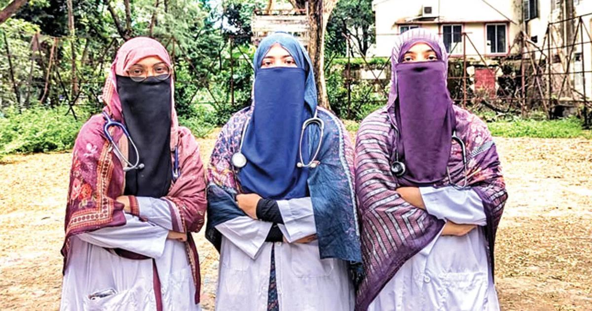 দৈনিক পূর্বকোণ - চট্টগ্রামের দৈনিক ওরা তিন বোন ‘রত্নপুরের রত্ন’
