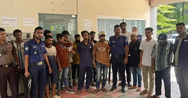 দৈনিক পূর্বকোণ - চট্টগ্রামের দৈনিক কক্সবাজারে পুলিশের অভিযানে ২৪ ঘণ্টায় গ্রেপ্তার ৩০