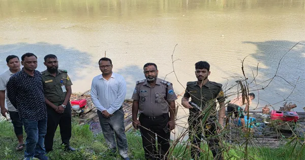 দৈনিক পূর্বকোণ - চট্টগ্রামের দৈনিক মাতামুহুরীতে অবৈধ বালু উত্তোলন, অভিযানে ৩ ডাম্পার জব্দ