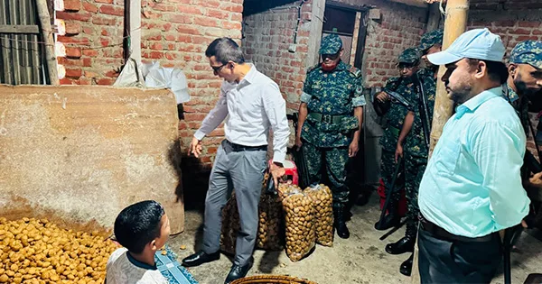 দৈনিক পূর্বকোণ - চট্টগ্রামের দৈনিক কক্সবাজারে অস্বাস্থ্যকর ফুচকা কারখানাসহ দুই প্রতিষ্ঠানকে ২৬ হাজার টাকা জরিমানা