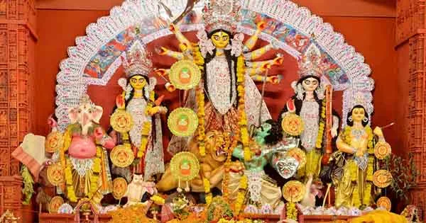 দৈনিক পূর্বকোণ - চট্টগ্রামের দৈনিক দুর্গাপূজায় কারা কতদিন ছুটি পাবেন জেনে নিন