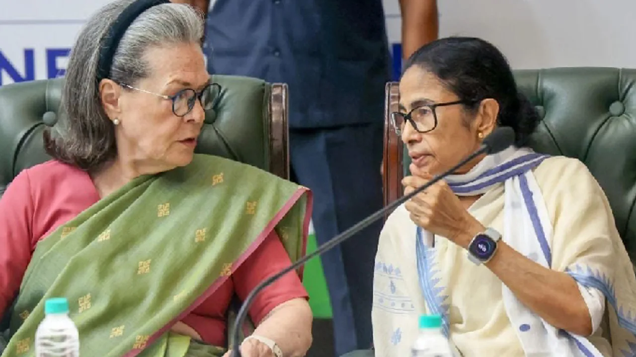 দৈনিক পূর্বকোণ - চট্টগ্রামের দৈনিক গণতন্ত্র রক্ষায় আন্দোলনে ইন্ডিয়া জোট, এক মঞ্চে মমতা-সোনিয়া