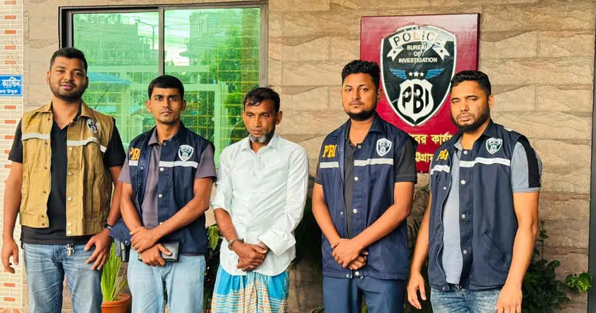 দৈনিক পূর্বকোণ - চট্টগ্রামের দৈনিক চট্টগ্রামে পুলিশ পরিচয়ে প্রতারণা, বিভিন্ন ডিভাইসসহ চক্রের মূলহোতা গ্রেপ্তার