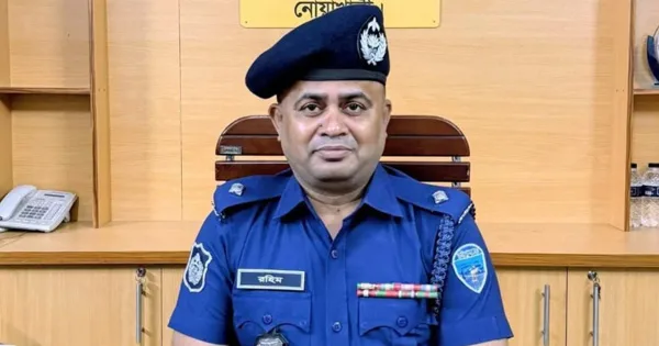 দৈনিক পূর্বকোণ - চট্টগ্রামের দৈনিক আ.লীগ নেতা ও চট্টগ্রামের ব্যবসায়ীর বাড়িতে দাওয়াত খাওয়ার পর থানার ওসিকে প্রত্যাহার