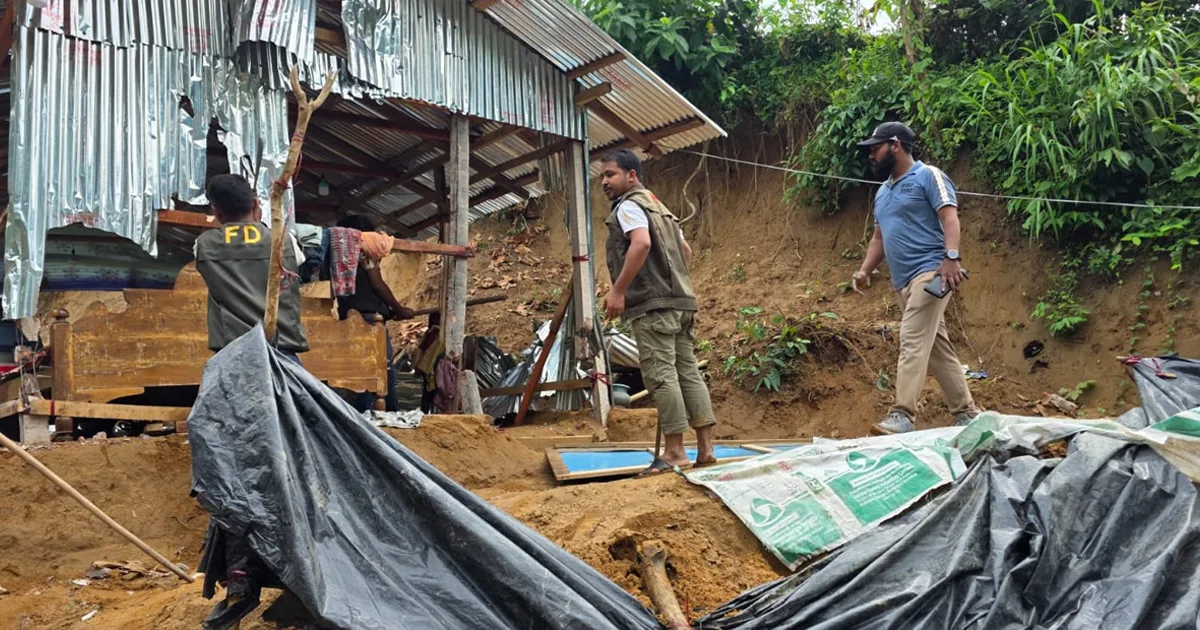 দৈনিক পূর্বকোণ - চট্টগ্রামের দৈনিক রাঙ্গুনিয়ার পাহাড়ে ঘর নির্মাণ, উচ্ছেদ করলো বনবিভাগ