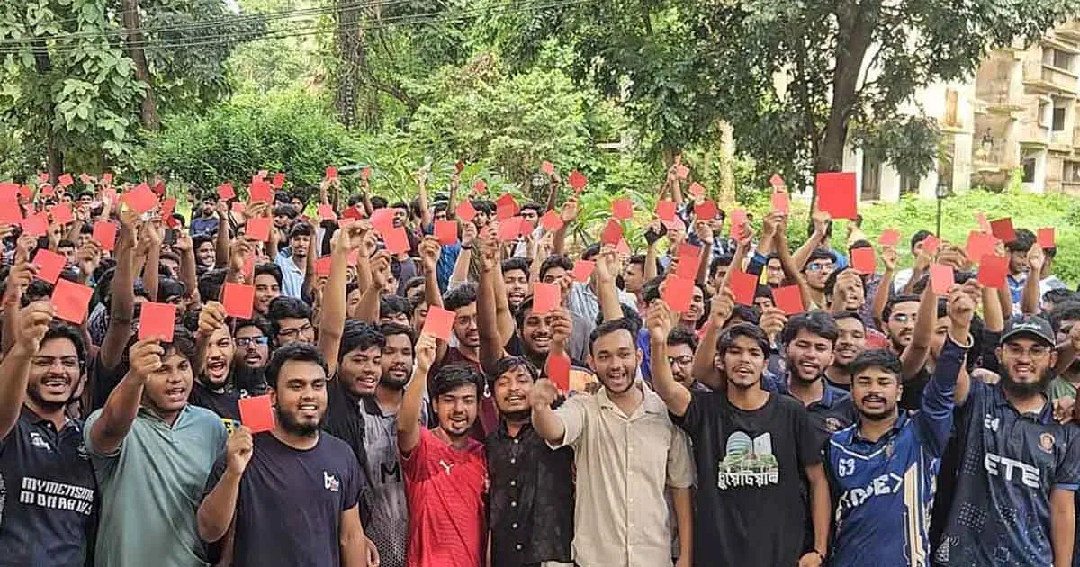 দৈনিক পূর্বকোণ - চট্টগ্রামের দৈনিক চুয়েট নতুন উপাচার্যকে লাল কার্ড দেখালেন শিক্ষার্থীরা, দেয়ালে প্রতিবাদী গ্রাফিতি