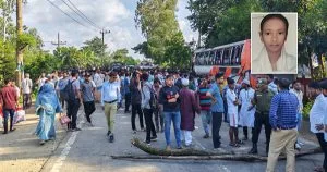 সাতকানিয়ায় বাসচাপায় শিক্ষার্থীর মৃত্যু, এলাকাবাসীর সড়ক অবরোধ